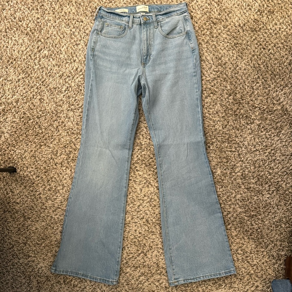Universal Thread High Rise Flare Denim Jeans Size 8 NEW